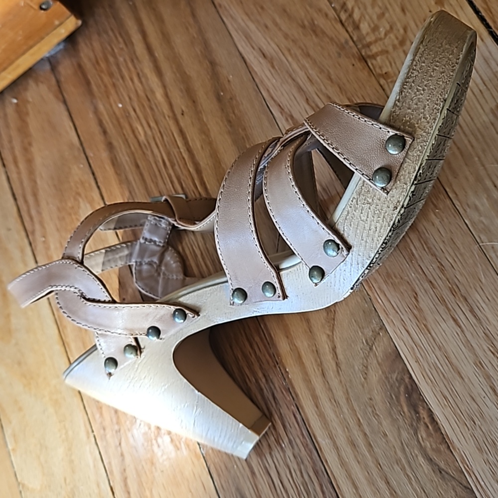 10 4" heeled accented sandals